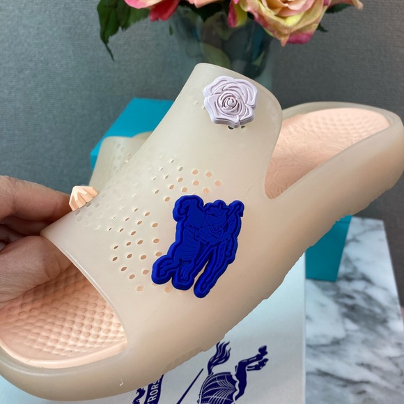 NWT Burberry Rubber Marshmallow Stingray Women’s Slides EU Size 37 - US 6.5 - Picture 3 of 9
